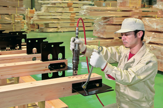 プレカット工場における高精度な加工と建築現場での徹底した検査